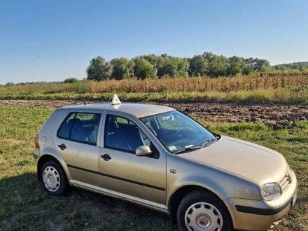 Фольксваген Гольф 2002 в Чернигове на Automoto.ua Бежевый Фольксваген Гольф, объемом двигателя 1.39 л и пробегом 387 тыс. км за 3750 $, фото 1 на Automoto.ua
