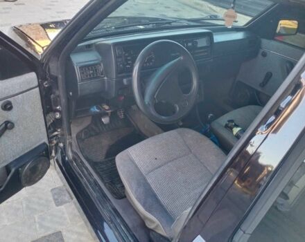 Черный Фольксваген Гольф, объемом двигателя 1.6 л и пробегом 400 тыс. км за 2300 $, фото 2 на Automoto.ua