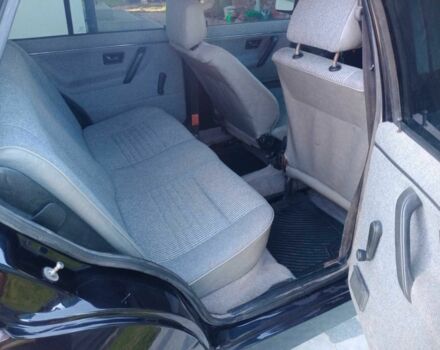 Черный Фольксваген Гольф, объемом двигателя 1.6 л и пробегом 400 тыс. км за 2300 $, фото 5 на Automoto.ua