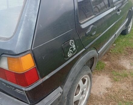 Черный Фольксваген Гольф, объемом двигателя 1 л и пробегом 250 тыс. км за 800 $, фото 1 на Automoto.ua