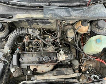 Черный Фольксваген Гольф, объемом двигателя 1.3 л и пробегом 300 тыс. км за 500 $, фото 1 на Automoto.ua