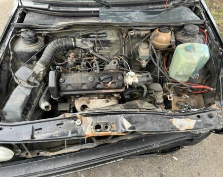 Черный Фольксваген Гольф, объемом двигателя 1.3 л и пробегом 300 тыс. км за 500 $, фото 2 на Automoto.ua