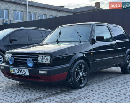 Черный Фольксваген Гольф, объемом двигателя 1.8 л и пробегом 100 тыс. км за 1000 $, фото 1 на Automoto.ua
