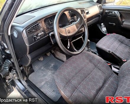 Черный Фольксваген Гольф, объемом двигателя 1.8 л и пробегом 117 тыс. км за 2200 $, фото 6 на Automoto.ua