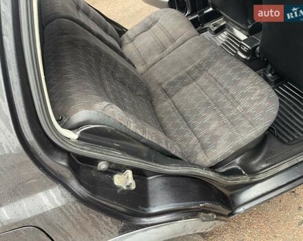 Черный Фольксваген Гольф, объемом двигателя 1.6 л и пробегом 280 тыс. км за 2900 $, фото 24 на Automoto.ua