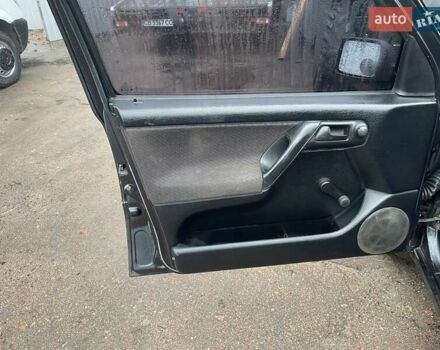 Черный Фольксваген Гольф, объемом двигателя 1.6 л и пробегом 280 тыс. км за 2900 $, фото 10 на Automoto.ua