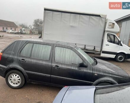 Черный Фольксваген Гольф, объемом двигателя 1.6 л и пробегом 280 тыс. км за 2900 $, фото 2 на Automoto.ua