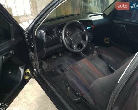 Черный Фольксваген Гольф, объемом двигателя 1.98 л и пробегом 300 тыс. км за 1750 $, фото 4 на Automoto.ua