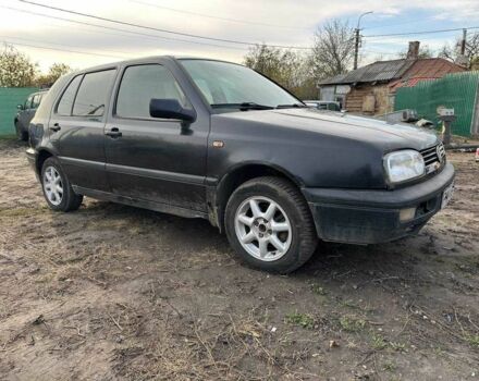 Черный Фольксваген Гольф, объемом двигателя 1.6 л и пробегом 280 тыс. км за 800 $, фото 1 на Automoto.ua