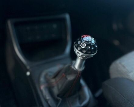 Черный Фольксваген Гольф, объемом двигателя 1.8 л и пробегом 281 тыс. км за 1900 $, фото 5 на Automoto.ua