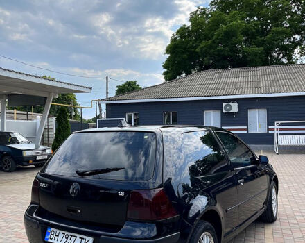 Черный Фольксваген Гольф, объемом двигателя 1.6 л и пробегом 300 тыс. км за 3900 $, фото 5 на Automoto.ua