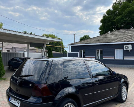 Черный Фольксваген Гольф, объемом двигателя 1.6 л и пробегом 300 тыс. км за 3900 $, фото 6 на Automoto.ua