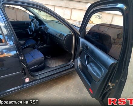 Черный Фольксваген Гольф, объемом двигателя 1.4 л и пробегом 330 тыс. км за 4000 $, фото 5 на Automoto.ua