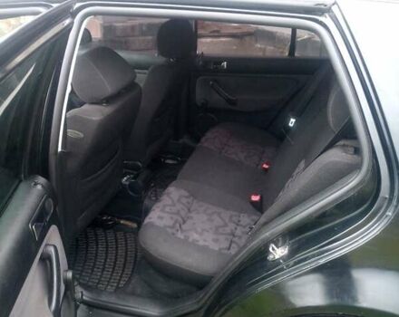 Черный Фольксваген Гольф, объемом двигателя 1.39 л и пробегом 230 тыс. км за 3000 $, фото 5 на Automoto.ua