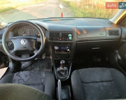 Черный Фольксваген Гольф, объемом двигателя 1.4 л и пробегом 220 тыс. км за 2800 $, фото 4 на Automoto.ua