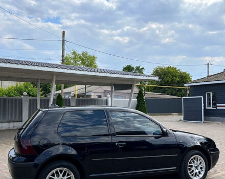 Черный Фольксваген Гольф, объемом двигателя 1.6 л и пробегом 300 тыс. км за 3900 $, фото 3 на Automoto.ua