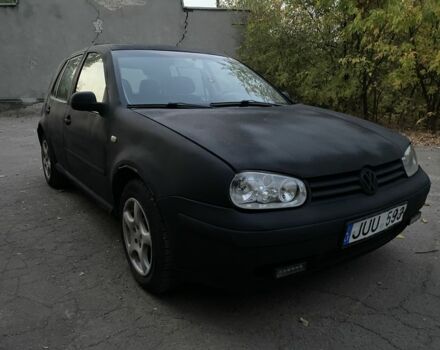 Черный Фольксваген Гольф, объемом двигателя 1.6 л и пробегом 300 тыс. км за 1299 $, фото 3 на Automoto.ua