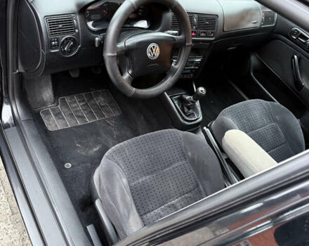 Черный Фольксваген Гольф, объемом двигателя 1.6 л и пробегом 286 тыс. км за 4000 $, фото 9 на Automoto.ua