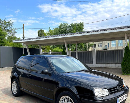 Черный Фольксваген Гольф, объемом двигателя 1.6 л и пробегом 300 тыс. км за 3900 $, фото 2 на Automoto.ua