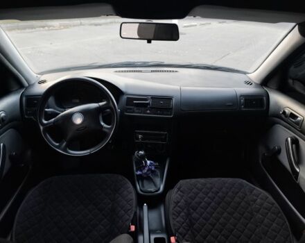 Чорний Фольксваген Гольф, об'ємом двигуна 1.6 л та пробігом 285 тис. км за 3750 $, фото 6 на Automoto.ua