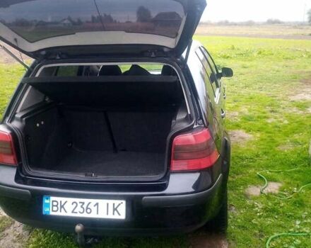 Черный Фольксваген Гольф, объемом двигателя 1.39 л и пробегом 230 тыс. км за 3000 $, фото 1 на Automoto.ua