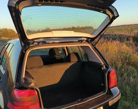 Черный Фольксваген Гольф, объемом двигателя 1.4 л и пробегом 220 тыс. км за 2800 $, фото 6 на Automoto.ua