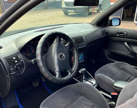 Черный Фольксваген Гольф, объемом двигателя 1.6 л и пробегом 300 тыс. км за 3900 $, фото 8 на Automoto.ua