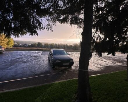 Черный Фольксваген Гольф, объемом двигателя 1.4 л и пробегом 282 тыс. км за 1400 $, фото 2 на Automoto.ua