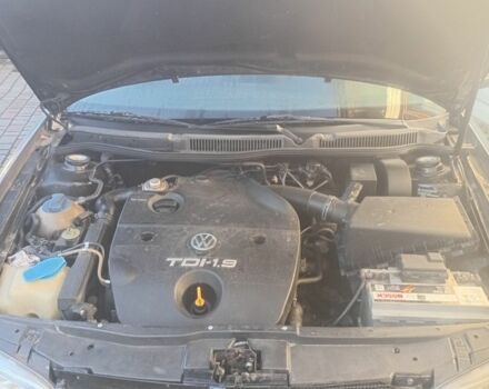 Черный Фольксваген Гольф, объемом двигателя 1.9 л и пробегом 250 тыс. км за 3000 $, фото 5 на Automoto.ua