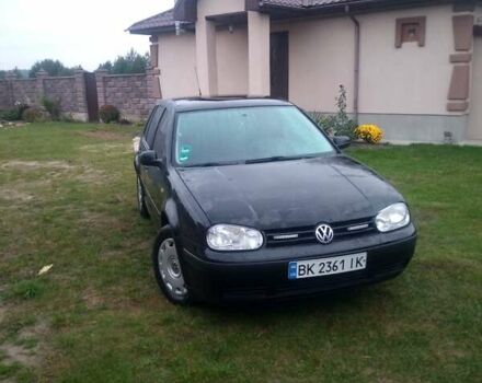 Черный Фольксваген Гольф, объемом двигателя 1.39 л и пробегом 230 тыс. км за 3000 $, фото 12 на Automoto.ua