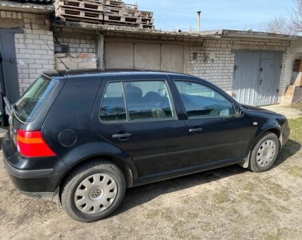 Черный Фольксваген Гольф, объемом двигателя 1.6 л и пробегом 220 тыс. км за 3700 $, фото 2 на Automoto.ua