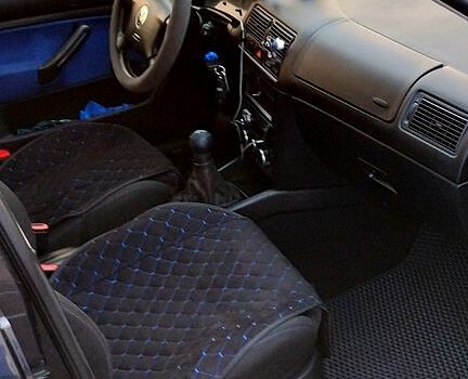 Чорний Фольксваген Гольф, об'ємом двигуна 1.4 л та пробігом 238 тис. км за 3750 $, фото 3 на Automoto.ua