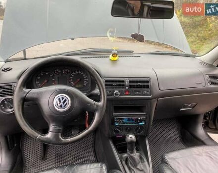 Черный Фольксваген Гольф, объемом двигателя 1.6 л и пробегом 315 тыс. км за 4600 $, фото 22 на Automoto.ua