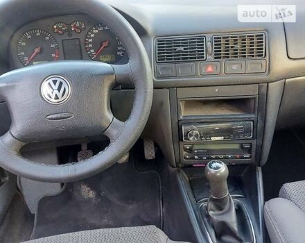 Черный Фольксваген Гольф, объемом двигателя 1.6 л и пробегом 285 тыс. км за 4500 $, фото 6 на Automoto.ua