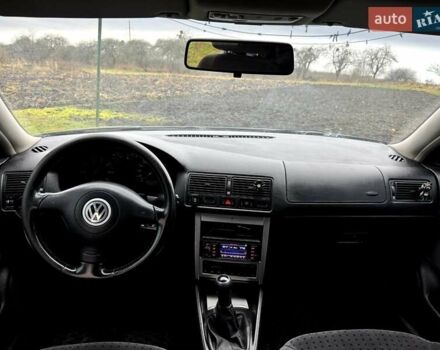Черный Фольксваген Гольф, объемом двигателя 1.39 л и пробегом 258 тыс. км за 3800 $, фото 6 на Automoto.ua