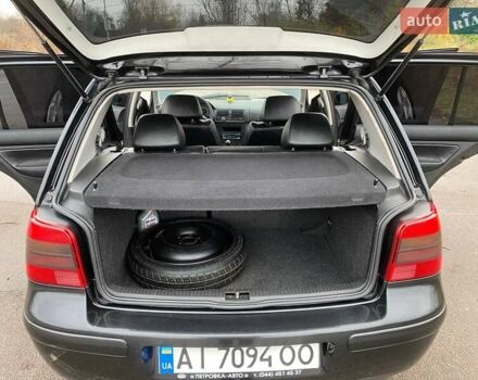 Черный Фольксваген Гольф, объемом двигателя 1.6 л и пробегом 315 тыс. км за 4600 $, фото 13 на Automoto.ua