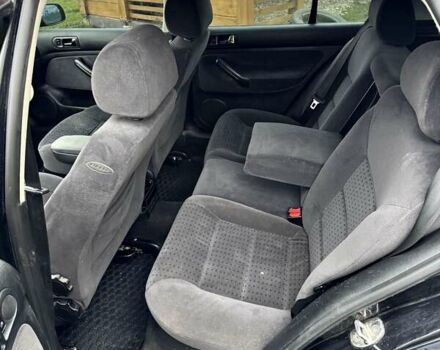 Черный Фольксваген Гольф, объемом двигателя 1.39 л и пробегом 258 тыс. км за 3800 $, фото 2 на Automoto.ua