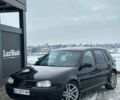 Черный Фольксваген Гольф, объемом двигателя 1.39 л и пробегом 235 тыс. км за 2800 $, фото 1 на Automoto.ua