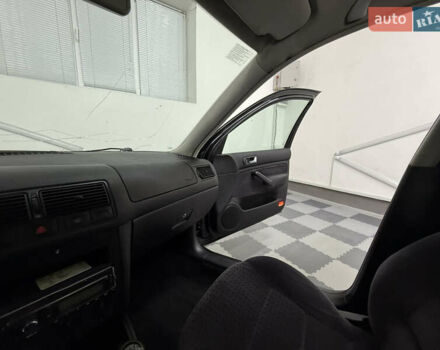 Черный Фольксваген Гольф, объемом двигателя 1.6 л и пробегом 212 тыс. км за 3599 $, фото 17 на Automoto.ua