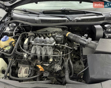 Черный Фольксваген Гольф, объемом двигателя 1.6 л и пробегом 212 тыс. км за 3599 $, фото 28 на Automoto.ua