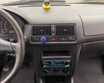 Черный Фольксваген Гольф, объемом двигателя 1.6 л и пробегом 315 тыс. км за 4600 $, фото 25 на Automoto.ua