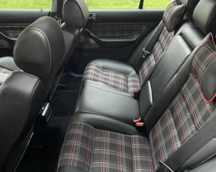 Чорний Фольксваген Гольф, об'ємом двигуна 1.8 л та пробігом 250 тис. км за 4000 $, фото 15 на Automoto.ua