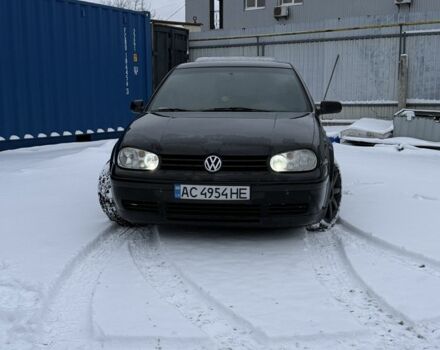 Черный Фольксваген Гольф, объемом двигателя 1.6 л и пробегом 360 тыс. км за 4200 $, фото 2 на Automoto.ua