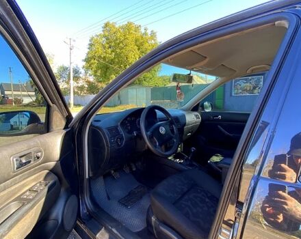 Черный Фольксваген Гольф, объемом двигателя 1.6 л и пробегом 300 тыс. км за 3600 $, фото 5 на Automoto.ua