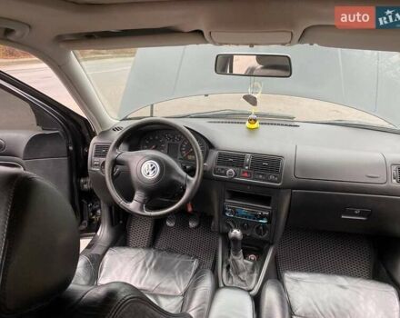 Черный Фольксваген Гольф, объемом двигателя 1.6 л и пробегом 315 тыс. км за 4600 $, фото 20 на Automoto.ua