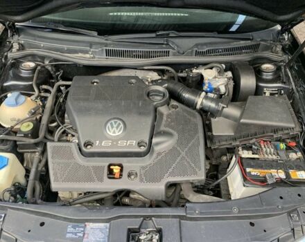 Черный Фольксваген Гольф, объемом двигателя 1.6 л и пробегом 240 тыс. км за 3900 $, фото 6 на Automoto.ua