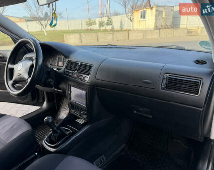 Черный Фольксваген Гольф, объемом двигателя 1.6 л и пробегом 245 тыс. км за 2999 $, фото 33 на Automoto.ua