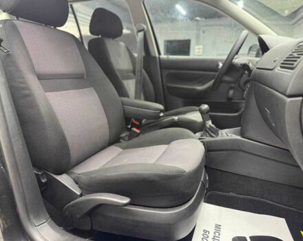 Черный Фольксваген Гольф, объемом двигателя 1.6 л и пробегом 240 тыс. км за 5000 $, фото 12 на Automoto.ua