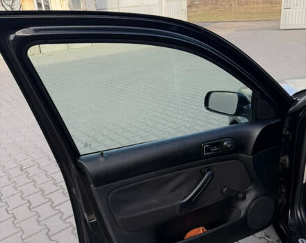 Черный Фольксваген Гольф, объемом двигателя 1.6 л и пробегом 245 тыс. км за 2999 $, фото 24 на Automoto.ua