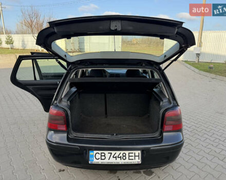 Черный Фольксваген Гольф, объемом двигателя 1.6 л и пробегом 245 тыс. км за 2999 $, фото 32 на Automoto.ua